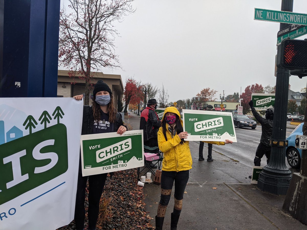 chrisformetro's tweet photo. We sign-waved on MLK and Killingsworth today to rally up some election day enthusiasm for the campaign 🙌 Got lots of honks and waves- thank you Portland for your support! https://t.co/8Q03Dsu1uc