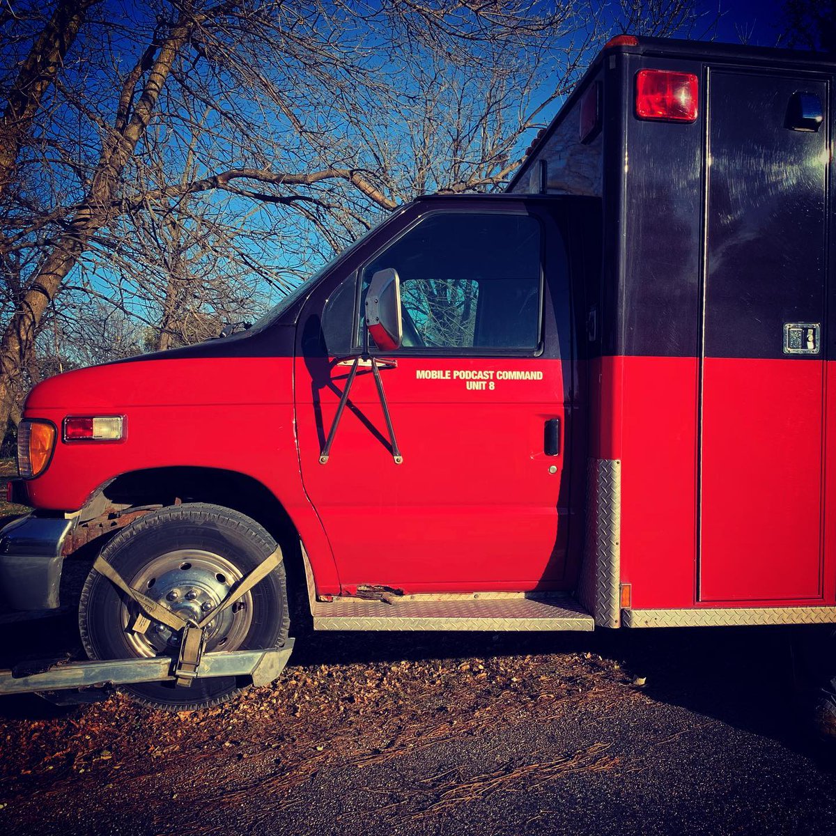 bobdavispodcast's tweet photo. A mistake turns into an adventure. Hanging out in rural Iowa and dinner time inside Mobile Podcast Command. Click on the link or the pic for the podcast and please RT
https://t.co/bNXWIpwmcg https://t.co/oU5pg4G1E5