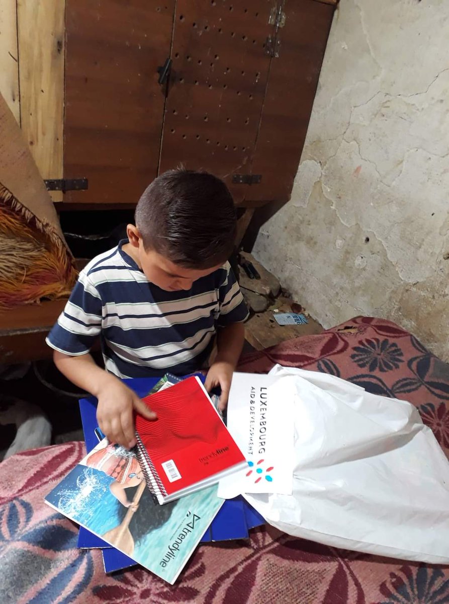 Nisma_ARSIS's tweet photo. #NismaARSIS, në ndihmë të banorëve në Gjinar dhe në Bashkinë Has.

Shpërndamë paketa higjieno-sanitare 🧼🧴për familjet dhe mjete didaktike mësimore për fëmijët📚✏️🎒, falë mbështetjes financiare të qeverisë së Luksemburgut. https://t.co/edadNgkCEY