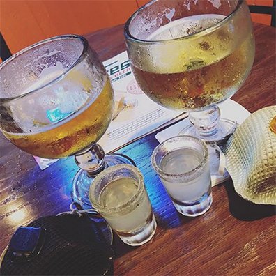 Cheers! #makeitjakes #burgersandbeer

 📷 @Mach1_Mari