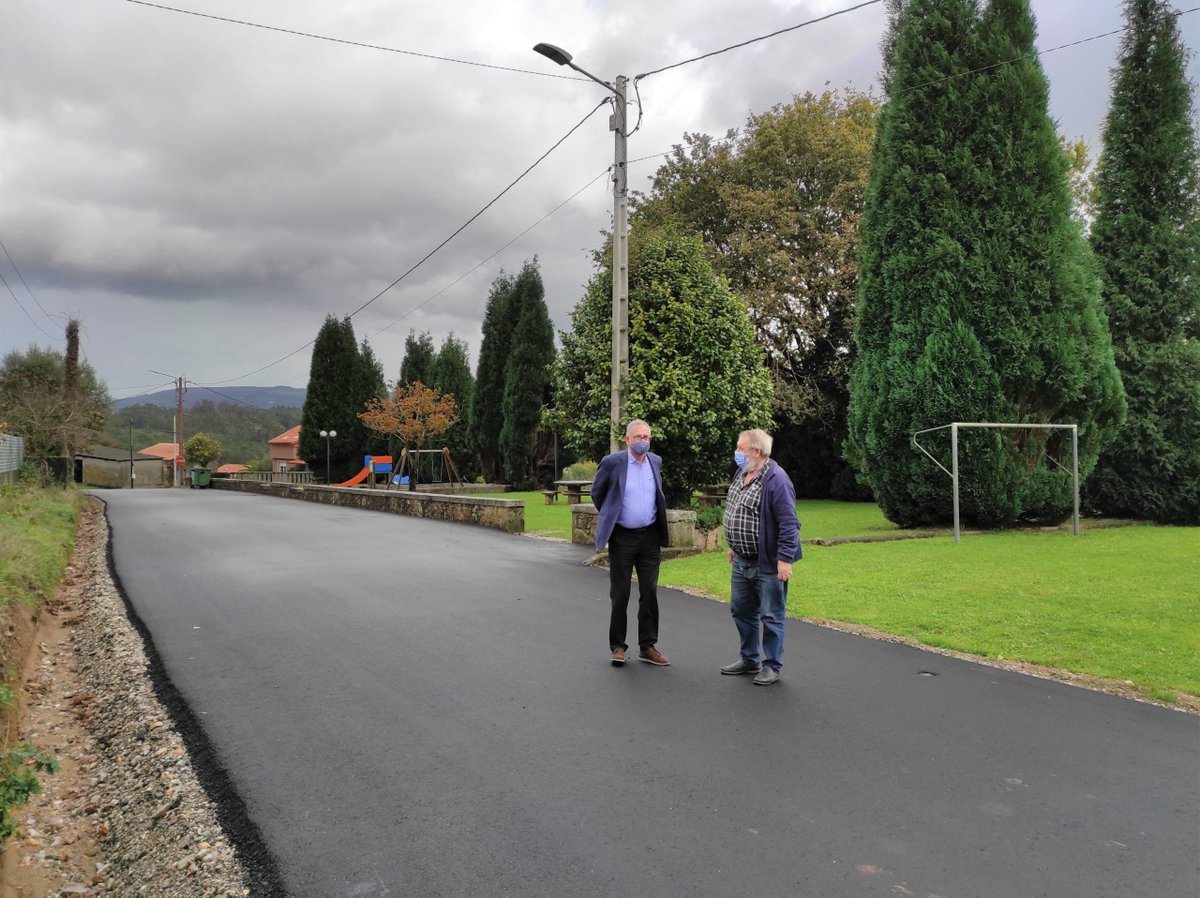 NhDiario's tweet photo. Aos proxectos financiados polo concello súmase o que está executando a Deputación na vía da Feira de Berdillo ao Moucho

O concello de Carballo ten en marcha varias obras de aglomerado nas vías de titularidade municipal por case un millóns de euros. https://t.co/IvvyYzIsMg https://t.co/ymeZXbPkMw