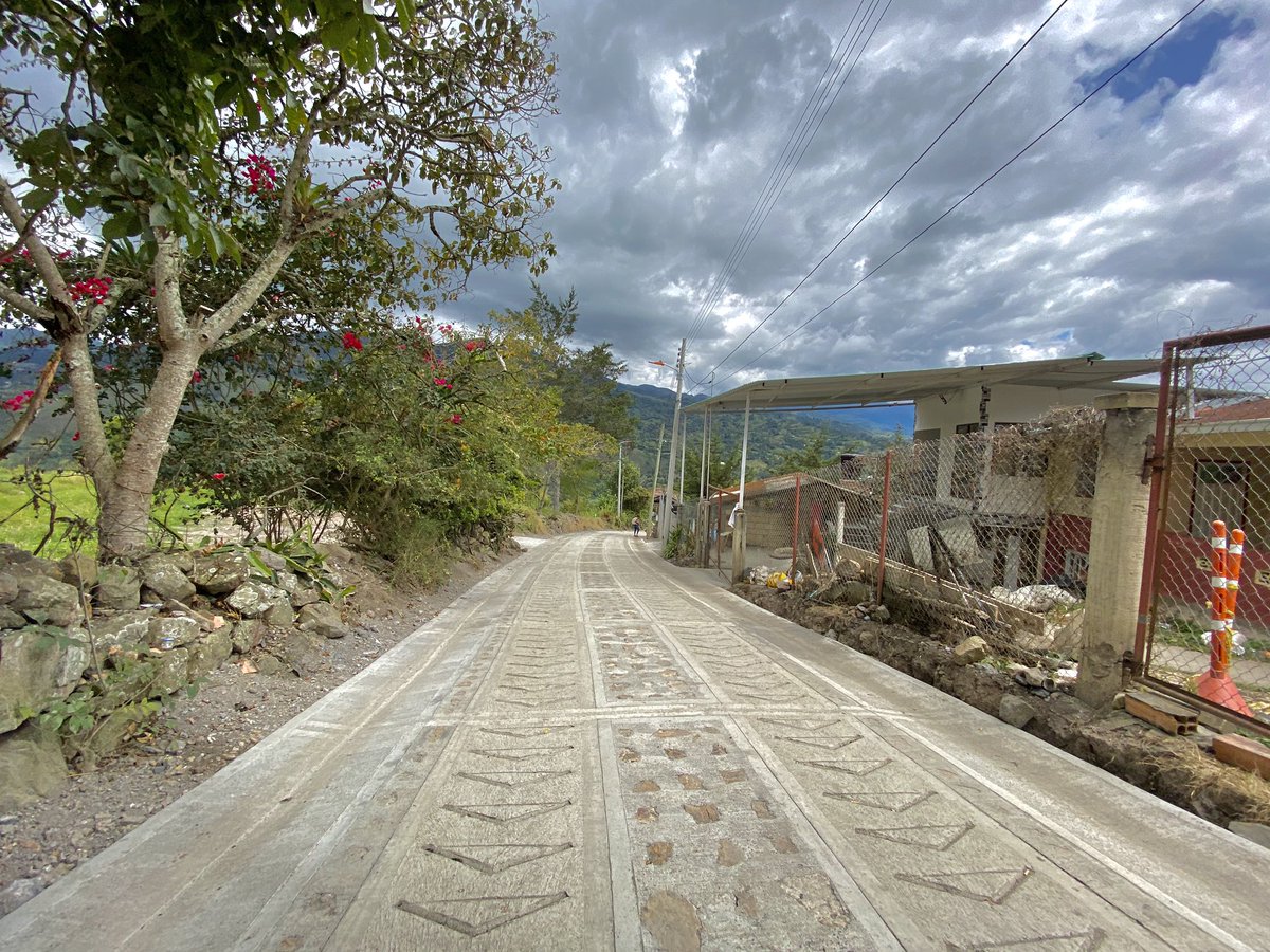 AlcaldiaChoachi's tweet photo. #BuenaNota ✔️ | Planeación y Obras Públicas 🚧

Se realizó la entrega del contrato de obra N. 026 de 2019, cuyo objeto es la construcción de de 1.392 metros de placa huellas, distribuidos en 7 tramos de diferentes sectores viales del municipio: https://t.co/DscLgB7Nk5