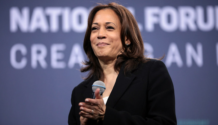 hertzbus135's tweet photo. WOW!          Is Kamala Harris...       on the freeway...       AGAIN?        :) https://t.co/yrZNSB6Ig3