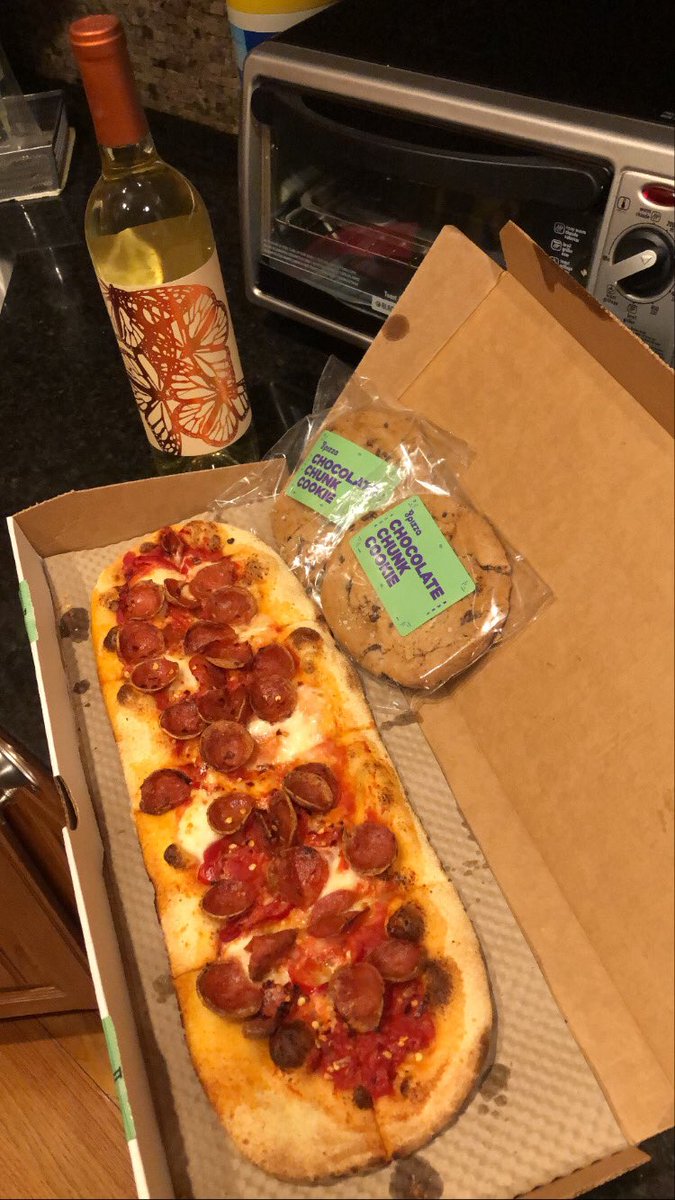 Extremely ready for #ElectionNight 🍕🍷🍪