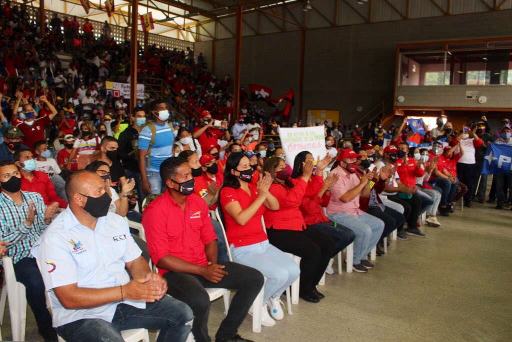 RangelSilva4F's tweet photo. ¡Vamos #Trujillo, #CambiemosLaAsamblea! En esta campaña electoral que comenzó hoy #3Nov mostremos al pueblo trujillano y venezolano las propuestas para el rescate del parlamento el próximo #6D. ¡Uniendo voluntades contra los ataques del imperio juntos venceremos! https://t.co/f8QFXWaucp