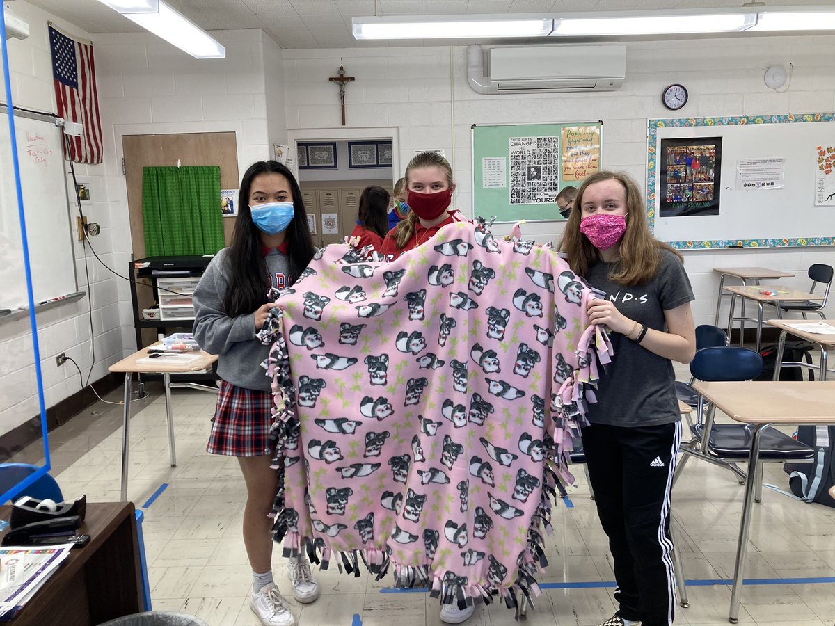 CHSrev's tweet photo. Finished blankets.  @InnerView_me @InspiringSvc @carrollpatriots https://t.co/O5QS2pZuZZ