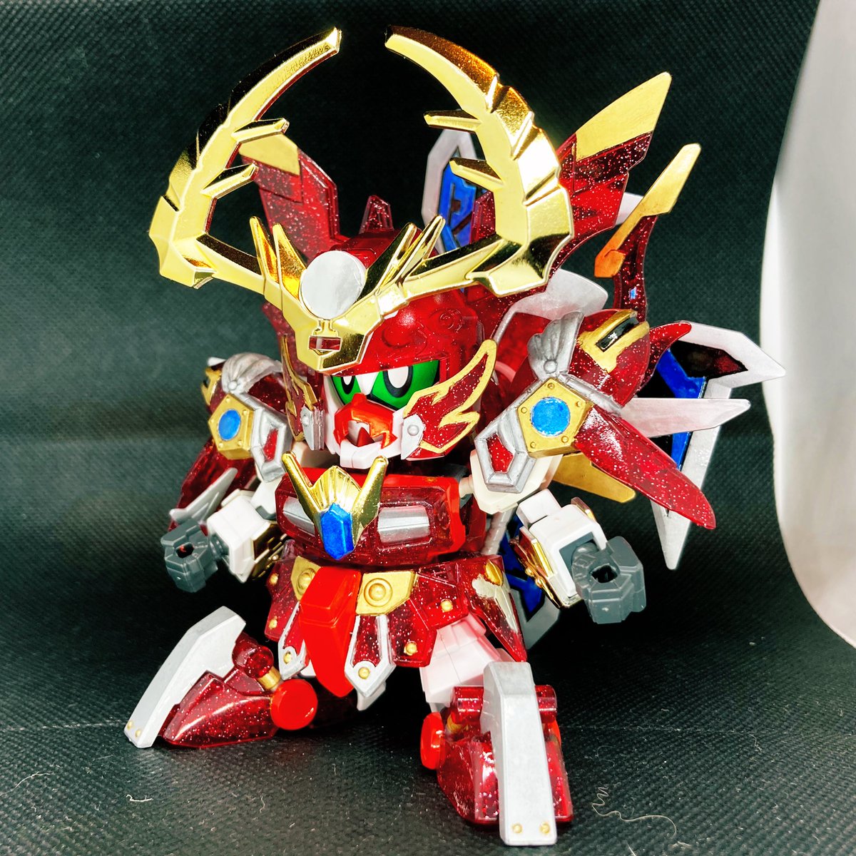 tkngmitsuto's tweet photo. 天界武者　紅瀏頑駄無
(てんかいむしゃ　くりゅうがんだむ)

天帝直属部隊の隊長を務める天界武者。
身につけている装備はかつてとある天界武者が身につけていたものを、天界の霊石を用いて強化した「牙赤熱疾(がーねっと)の鎧」。

#俺SD作ってるぜ 
#俺のSDガンダム https://t.co/v20WMR5Gn9