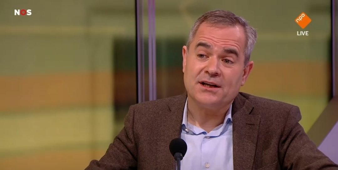 boeiyaka's tweet photo. Iets meer dan een maand geleden was @koenpetersen te gast bij ons; nu zit hij aan tafel bij de NOS. Trots momentje! https://t.co/4ZJe5LtowX