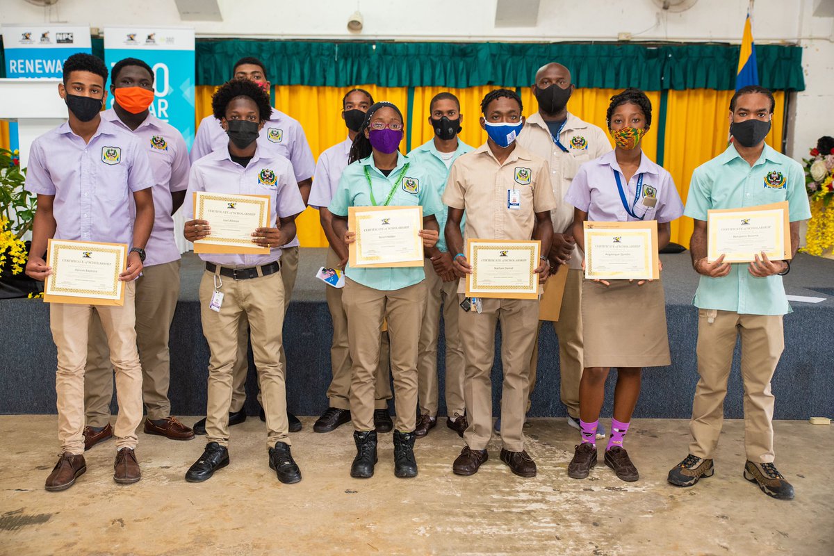 BarbadosOil's tweet photo. Images from yesterday’s award ceremony for the BNOCL-SJPI Scholarship Program 20/21!

Congratulations to the eleven students who will benefit from this initiative! https://t.co/3eE5Dke5Hy