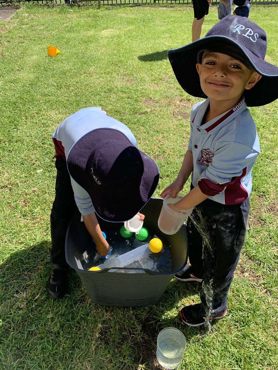 Play is the perfect way for our children to explore maths and STEM concepts 📏 💧 <a href="/KindersRosehill/">Rosehill Kinders</a> <a href="/rosehillps/">Rosehill PS</a> #OutdoorClassroomDay