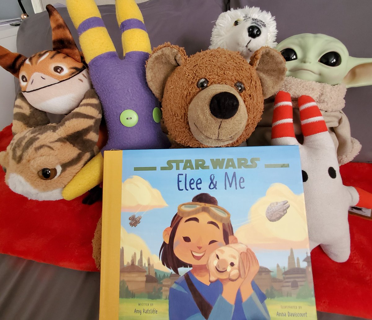 SalIMakeMusic's tweet photo. Went to Target today to pick up up @amy_geek's book Elee &amp; Me!

The art by @AnnaDaviscourt is full or heart and Amy's story is ADORABLE!

Thanks for giving Victoria and her friends lots of CUTENESS to smile about today!

#galaxysedge #TradingOutpost https://t.co/gXYPfFJ1Zd