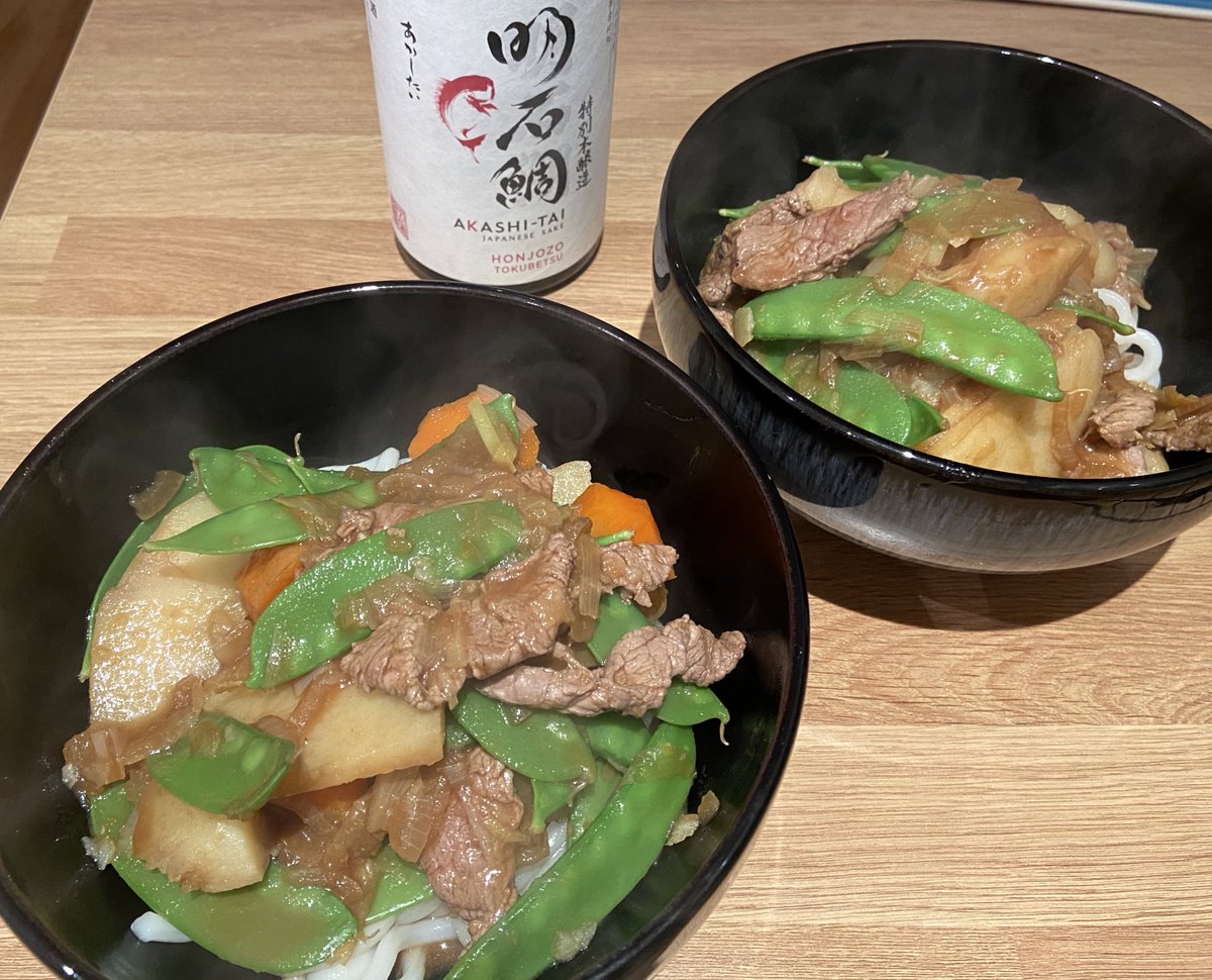 Nichola_Barron's tweet photo. Nikujaga 肉じゃが “meat and potatoes”.

A new recipe this evening. A very quick and easy Japanese beef and potato stew. Packed full of veggies, thinly sliced rump steak and a light broth flavoured with soy, sake and mirin. 

So comforting. A hug in a bowl! 

#nikujaga #japaneasy https://t.co/GglZrrv0ld