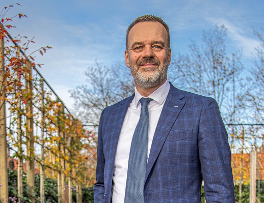 Welkom in Stadskanaal! Vanavond is in een extra raadsvergadering Klaas Sloots voorgedragen als nieuwe burgemeester van Stadskanaal! Naar verwachting zal de minister van Binnenlandse Zaken en Koninkrijksrelaties half januari Klaas Sloots benoemen. tinyurl.com/y6buj9n6 #leeft