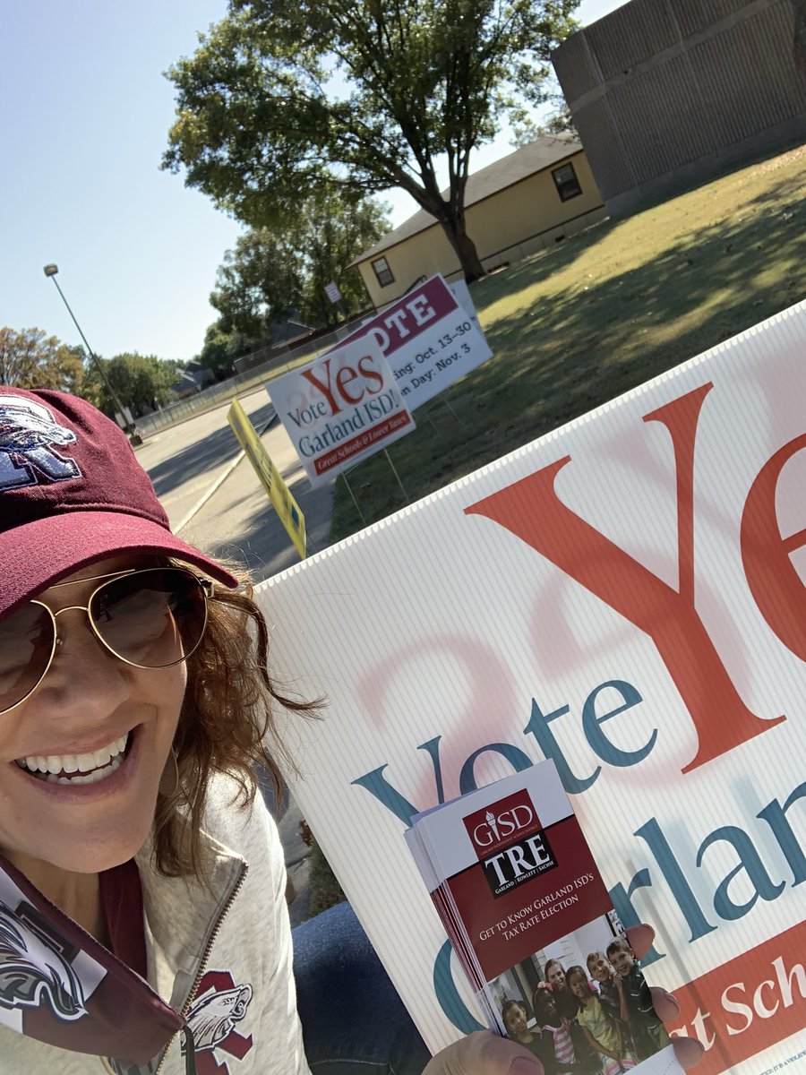 BlakeyNet's tweet photo. I’m here at @Rowlett_Bobcats telling people about the @gisdnews TRE! There’s no line! Come vote! #GarlandISDTRE #TeamUpToVote #GarlandISDVotes https://t.co/08I9QEcloF