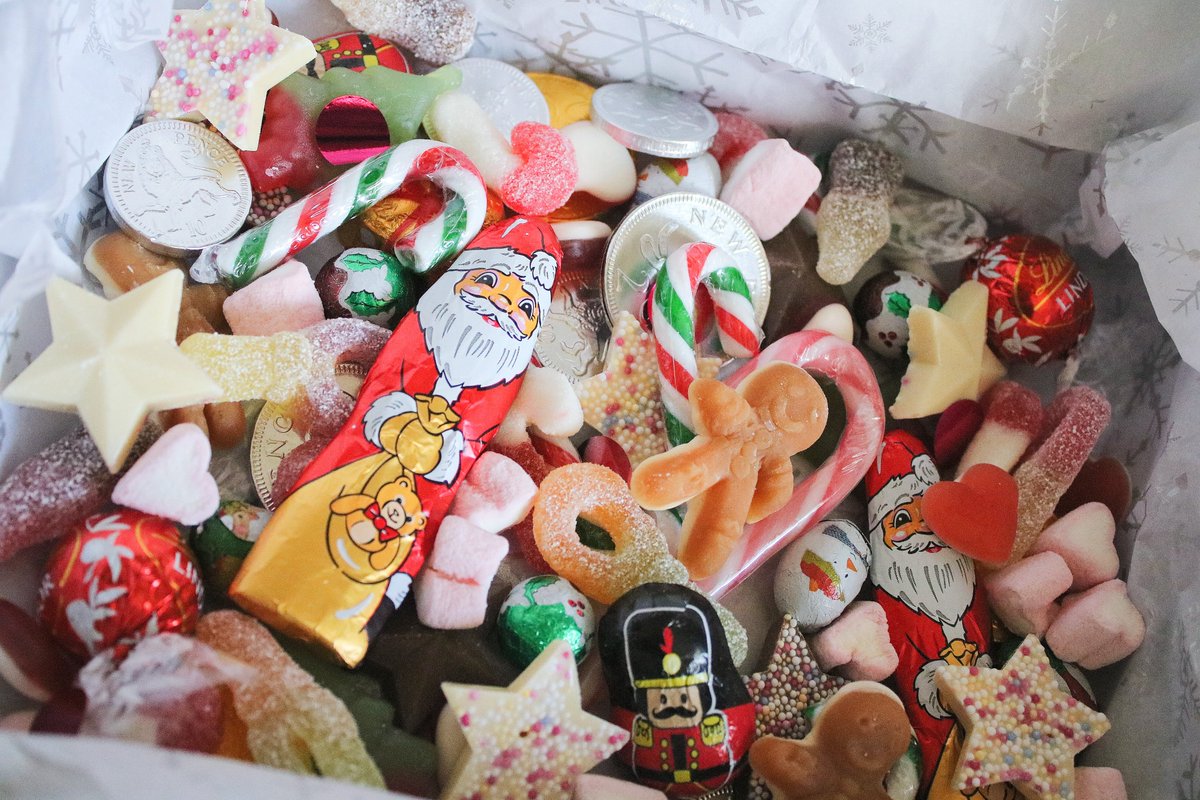 With Christmas around the corner, why not treat your friends, loved ones, work colleagues, or yourself, to a box full of festive treats.
You can now pre-order these treat boxes🎄☃️❄️🍫🍭💚 #HolidaysAreComing #christmastreats #christmassweetbox #itsthemostwonderfultimeoftheyear