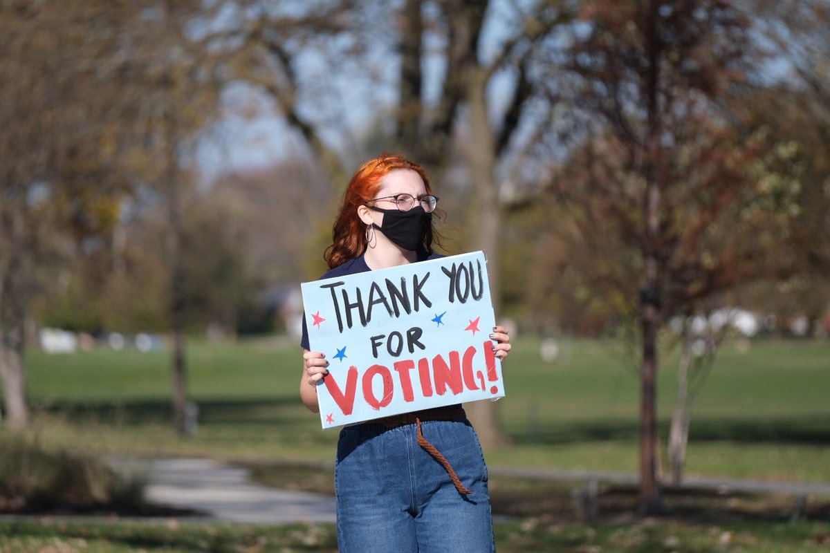 pooleyjd's tweet image. A group of BGHS students are thanking voters in BG. @DebR_Sentinel #Election2020