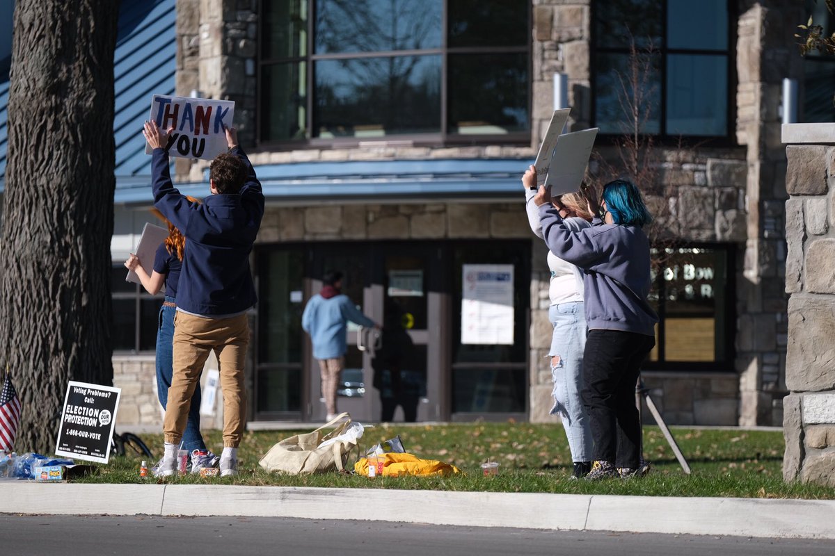 pooleyjd's tweet image. A group of BGHS students are thanking voters in BG. @DebR_Sentinel #Election2020