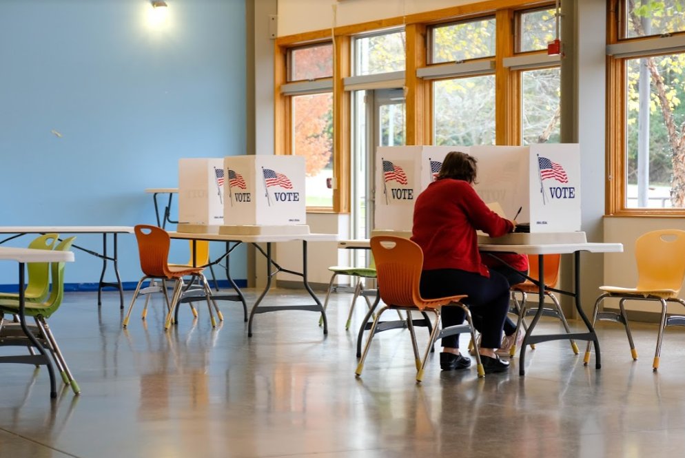 KalamazooCity's tweet photo. #ELECTION UPDATE: Voting is smooth and steady at precincts in #Kalamazoo, with no long lines reported. Polls are typically busier after 5 p.m., so if you can vote this afternoon you may be able to avoid waiting in line. https://t.co/0JVhX6ZEUm