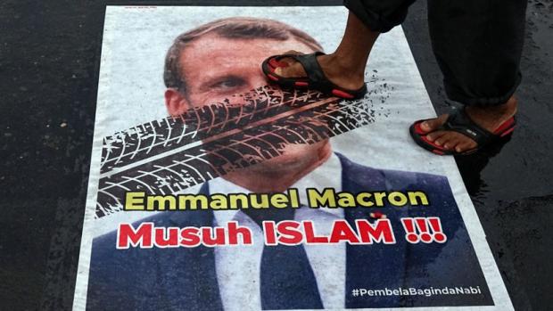 MariaMa53497754's tweet photo. #For_Our_Beloved_Prophet
#Boycott_French_Products 
#Boycott_Loreal
#Boycott_Garnier
#Boycott_Motul_Oil
#Boycott_Total_Gas
#Boycott_Lafarge_Cement 
#Boycott_Sanofi_Aventis
#Boycott_Bioderma_Sebium_Gel
#Boycott_PSG
#Shame_On_France
#Boycott_France
#We_Hate_Emanuel_Macron https://t.co/cUe7Rmz95Y