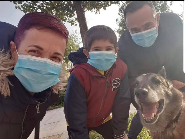 AdoptaK's tweet photo. No se puede ser más feliz 😁😁😁😁😁
Que nada ni nadie os quite esa sonrisa 😃😃
Kessan de Guardia Civil
#kessan
#ponunk9entuvida https://t.co/hMAW0RsUOl