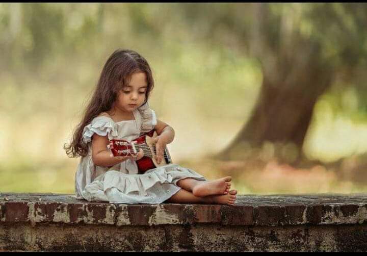 واقع الإنسان في أعماقه
 فإذا كنت لا تعرف أعماقه
 فأكرمه بحسن الظن .
#الميساني
#شجون_شاعر