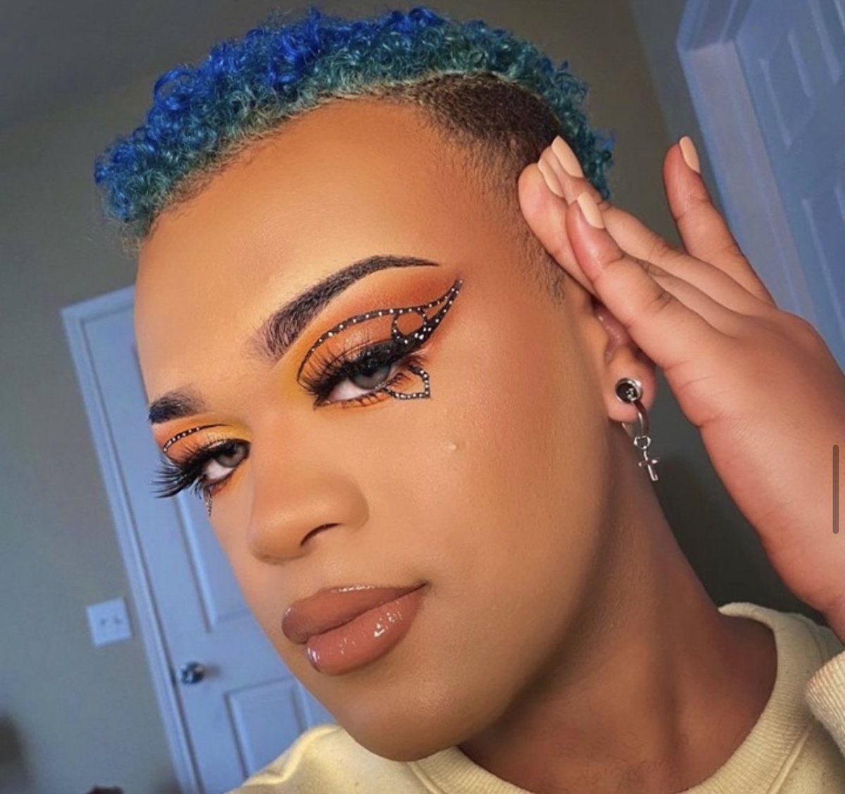 KimchiChic's tweet photo. We have #butterflies in our stomachs from this look by @xaneluvv ๐ฆ๐ฆ
Products used: โ โ โ โ โ โ โ โ โ
โจMad Maxine, Soot Yourself (available for #preorder)
โจ#Juicy Chocolate Melt
โจMango Tango
โจ#ThailorBlush - Cheeky
โจ#ThailorBronzer - I Went To Maui #kimchichicbeauty https://t.co/YqoguYXf5O