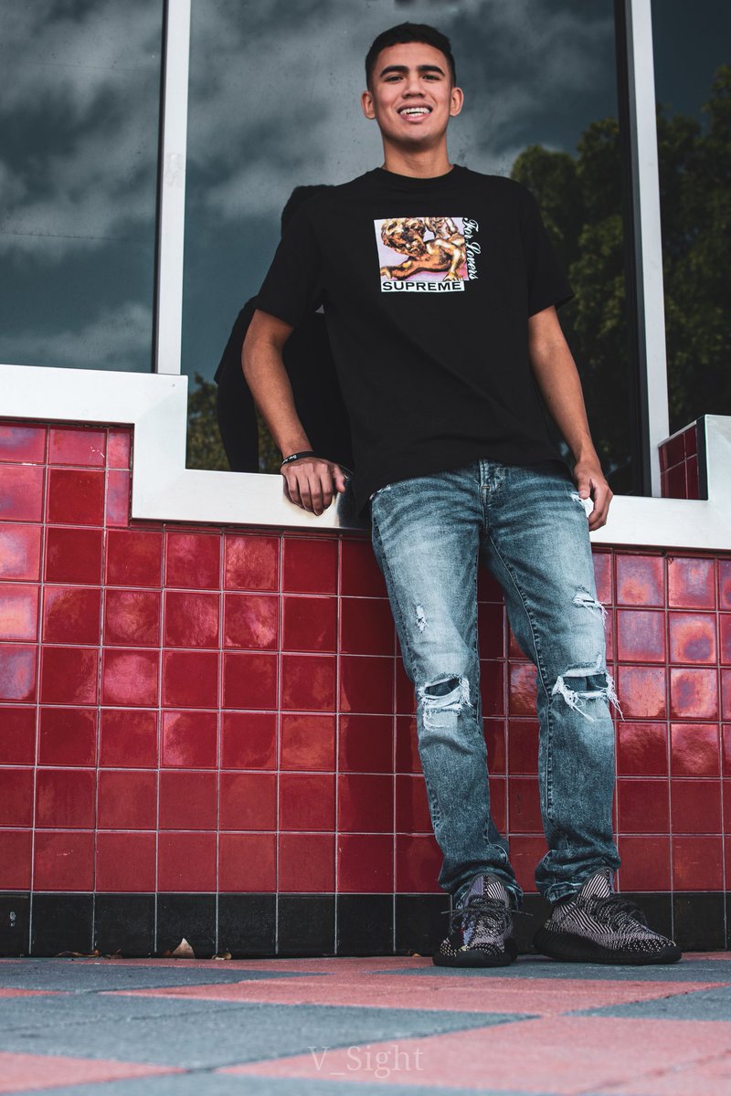 V_Sight's tweet photo. Wish I was more active on social media🤷🏽‍♂️
#portrait #portfolio #moody #moodyportrait #photooftheday https://t.co/1FJSCDPpGo