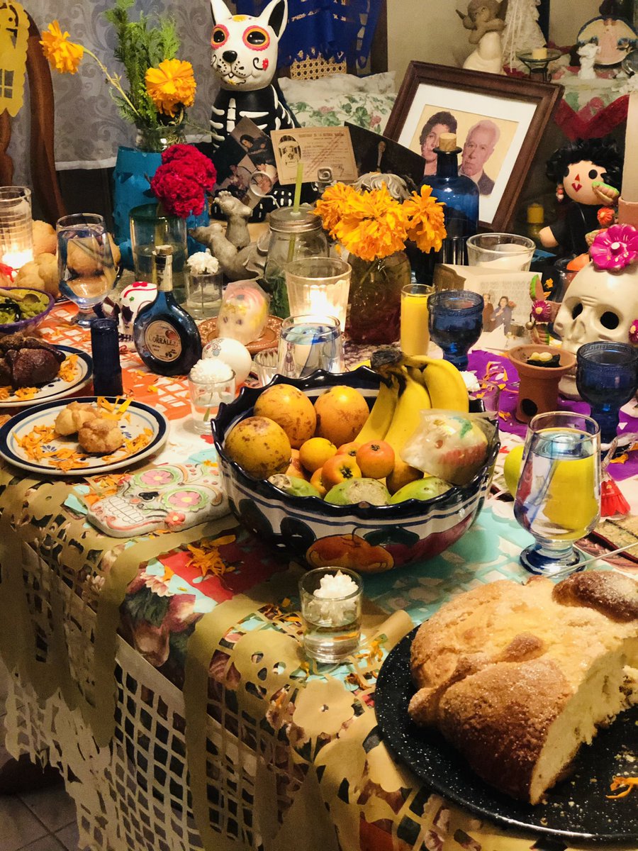 allysca's tweet photo. 💀🕯🏵💀🕯🏵💀🕯🏵#ofrenda todo lo que puse en mi #DayoftheDead #diadelosmuertos #altardemuertos #PanDeMuerto  el Tradicional que no falta en las ofrendas  #Cozumel https://t.co/ZJap7Ska9l