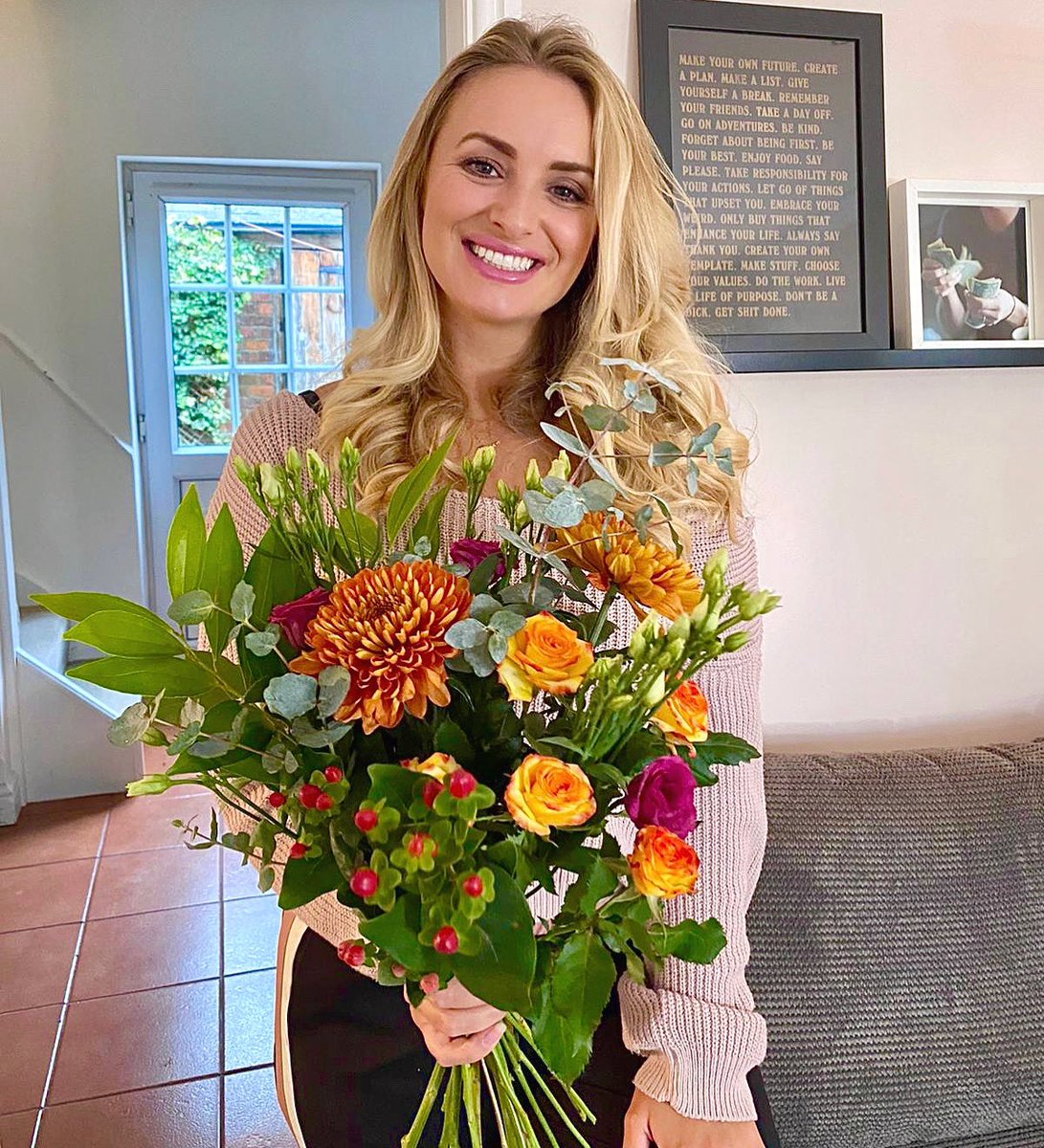 We LOVE seeing our fresh blooms &amp; smiles 💓💐 Flowers never fail to brighten up your day. Thanks so much for sharing <a href="/ginaswire/">Gina Swire</a> - we are delighted to hear you love your bespoke Autumnal Pink flower bouquet!

💐💓💐