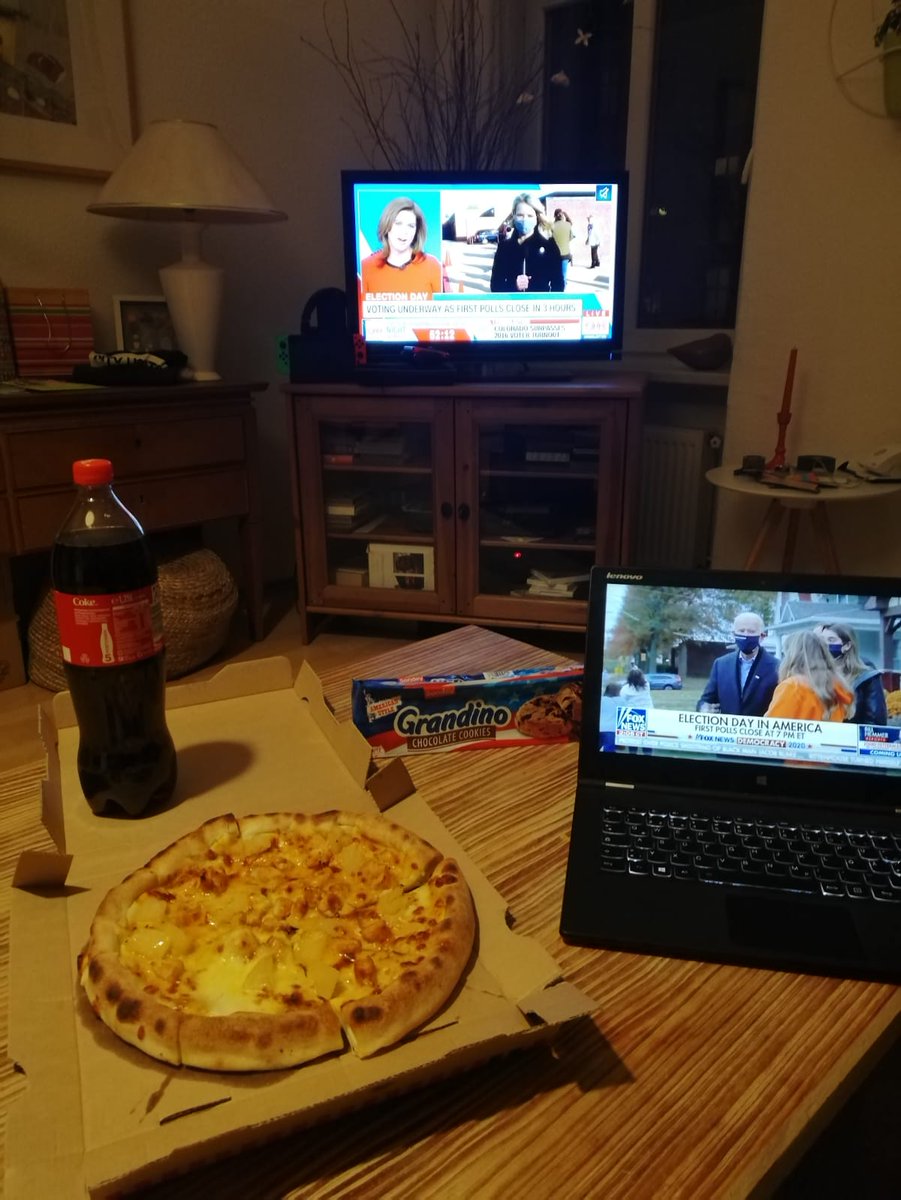 _OliverKern's tweet photo. Think I'm ready for election night! Werde die ganze Nacht durch mit den tollen Kollegen von @ndaktuell die Wahl im Newsblog begleiten https://t.co/RbHwulQsV1 https://t.co/9tsKuheSQ2