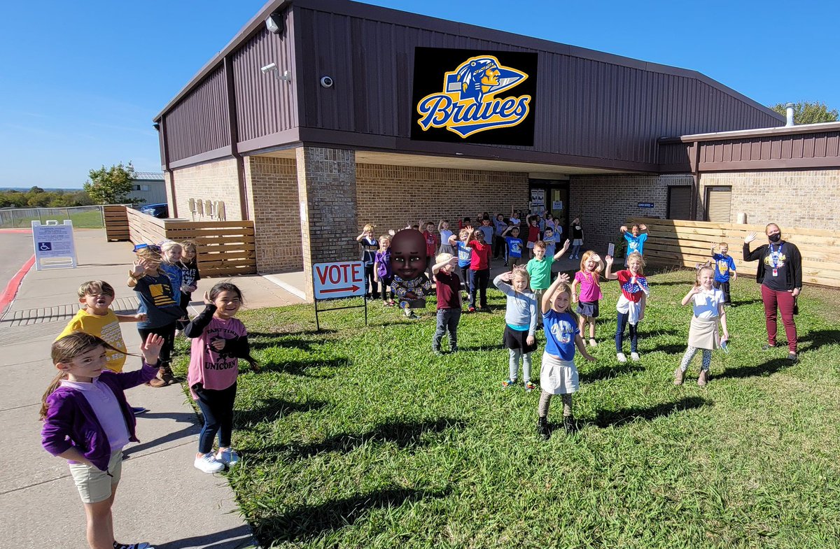 Dr_RNivens's tweet photo. @McClendonBraves 1st grade teachers (Seddig and Cummings)  took our students to the polling place where election judge @Aliciasyoung gave them a small tour and brought learning to life. Great teamwork!!!!

There were no voters present during the tours. https://t.co/RvYiAvqi5i