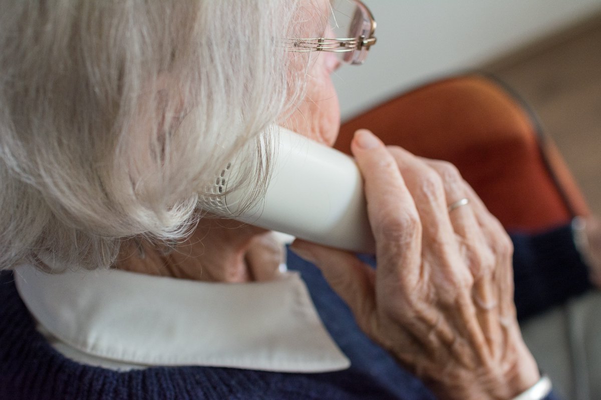 Some people in your community are experiencing loneliness and isolation. A simple phone call can make all the difference 📞😊 

We’re looking for volunteers for our Friendly Calls program in #Ontario, #AtlanticCanada, #Saskatchewan and #Alberta 👉 bit.ly/3kVCH8S