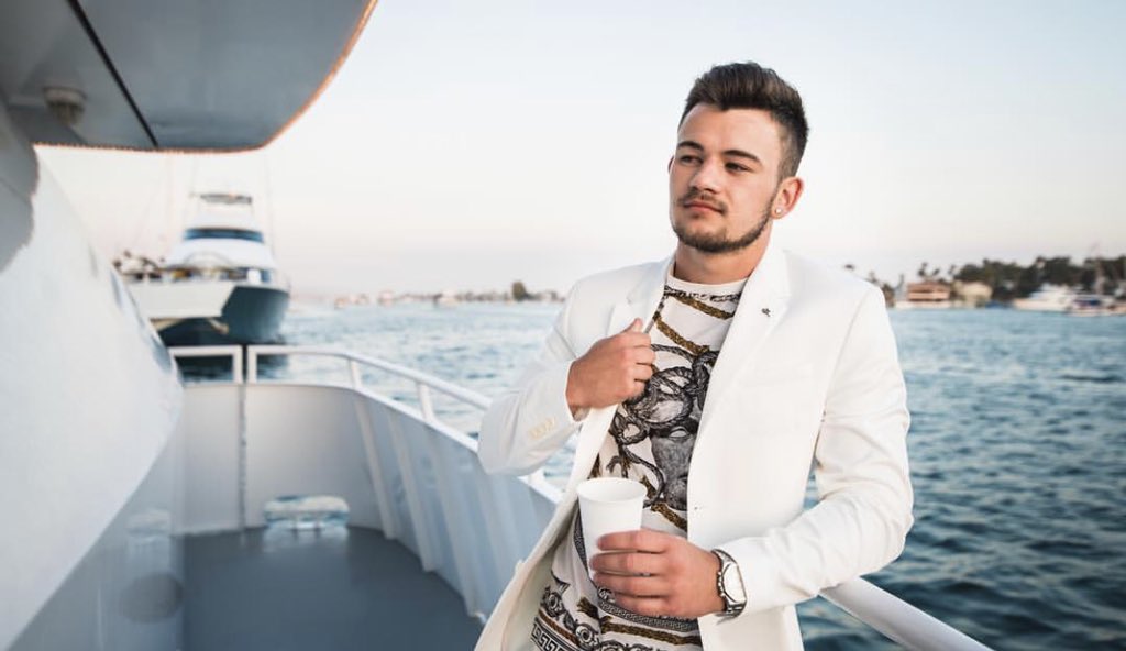 SmithAlik001's tweet photo. Your lifestyle can change within minutes and that will be a life decision of yours make use of your every day time 

#luxury #luxurylifestyle #fashion #design #style #lifestyle  #travel  #realestate #architecture #home #luxurylife #art #homedecor #cars #interior #like #luxuryhome https://t.co/Zwv0RrgSmF