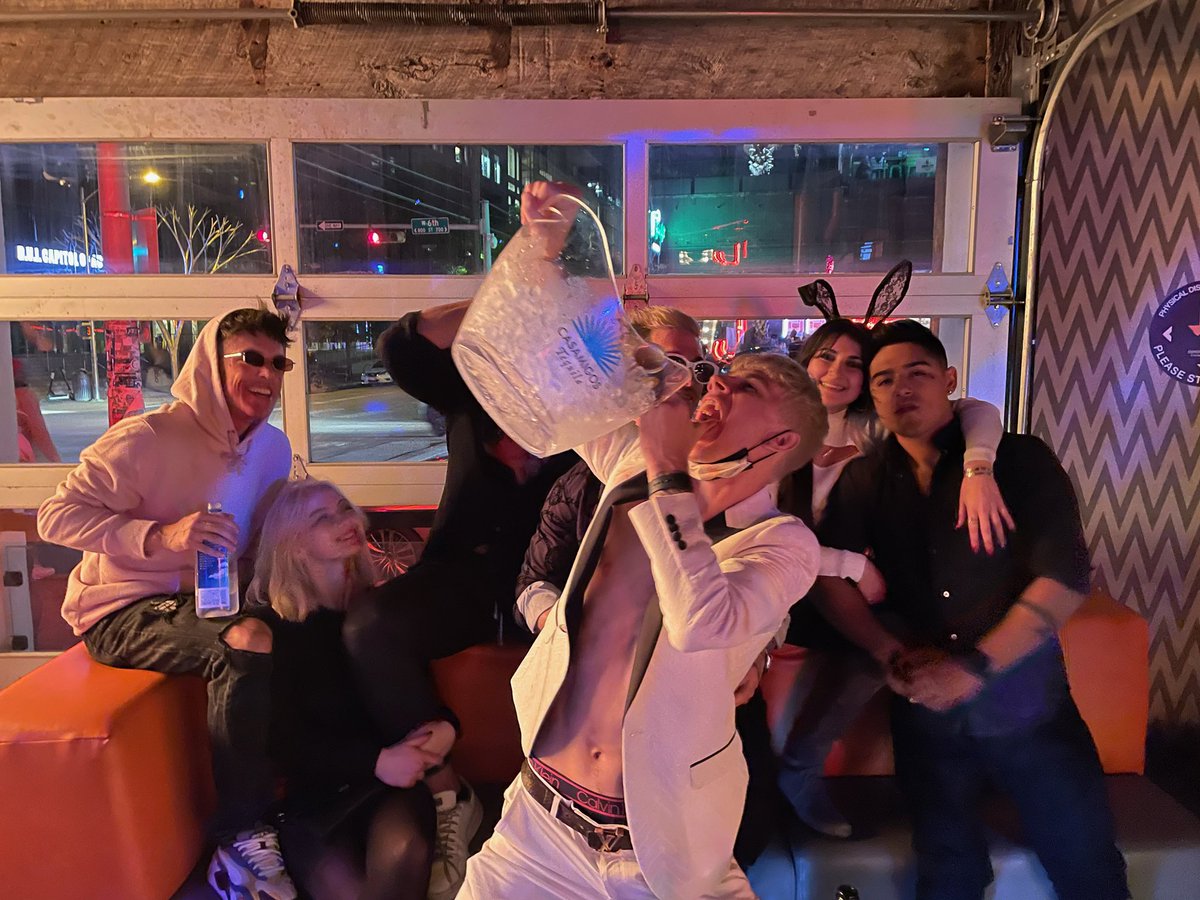 alanalva_'s tweet photo. What a fuckin night #donsquad https://t.co/FRVRmrICTB