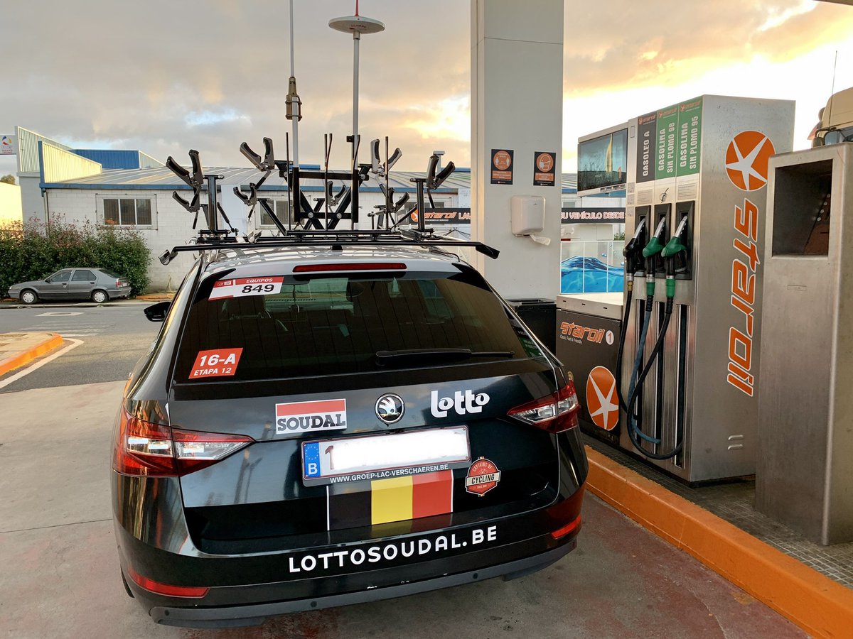 EESS_Staroil's tweet photo. Mañana Lalín será una de las localidades por las que discurrirá La Vuelta ciclista 🚴‍♀️ a España. 

El ambiente ya se comenzaba a notar esta tarde, y en nuestra estación de servicio lalilense pasaban varios aficionados o equipos como el Lotto Soudal Cycling Team. https://t.co/7b9TCbMWSf