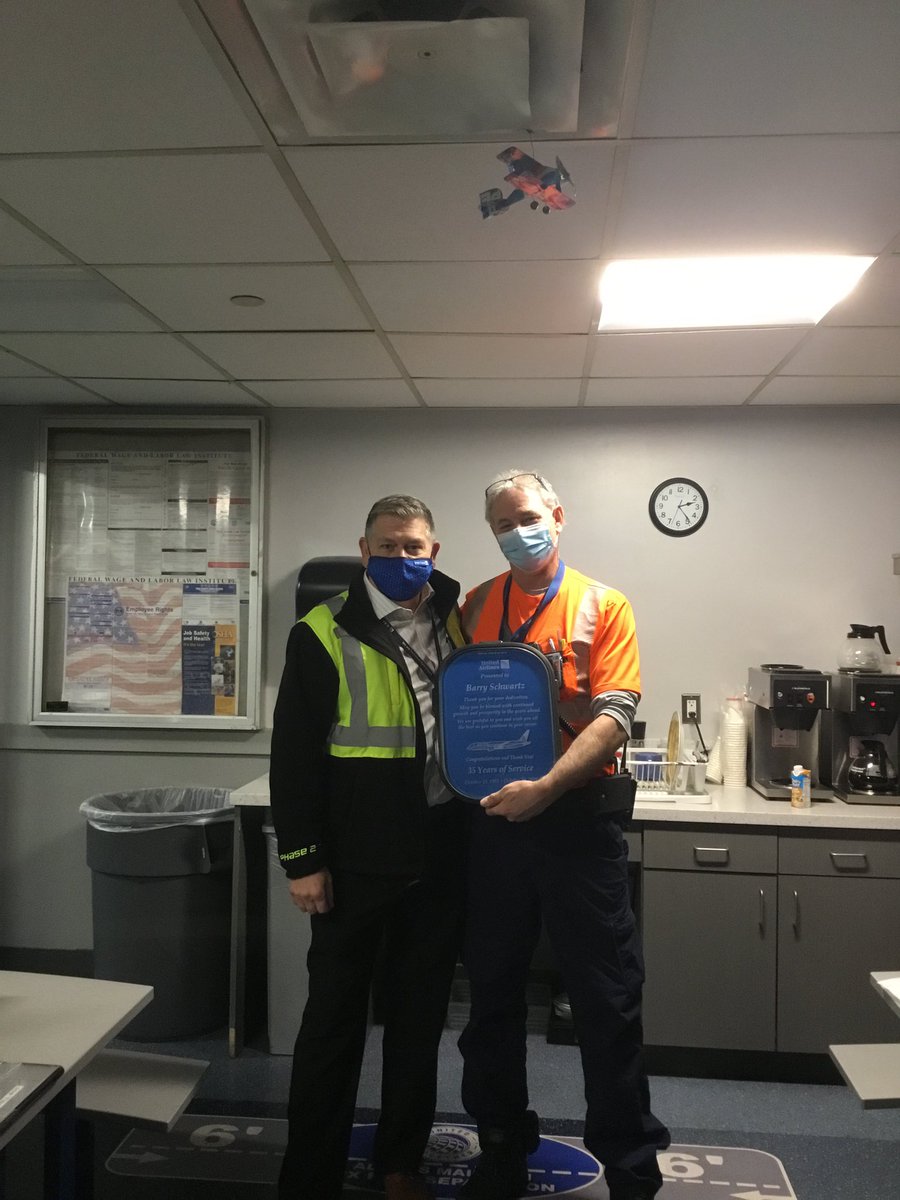 JRoo1421's tweet photo. ✈️🎉 Thank you Barry for 35 years of dedicated service!  EWR Tech Ops thanks you for all you do!! Time to celebrate!! 🎉✈️ @weareunited  #ewrtechops #35years #celebration https://t.co/71HDF6kYVX