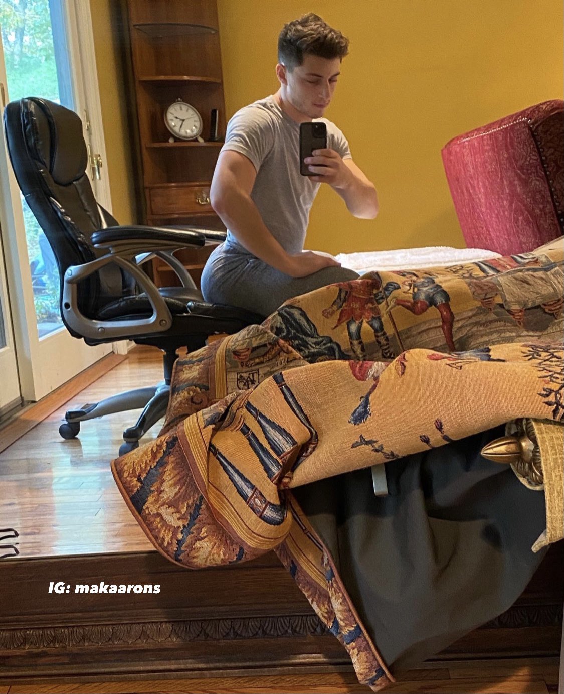 TW Pornstars - 2 pic. Mak Aarons. Twitter. V is for vagina. I mean VOTE