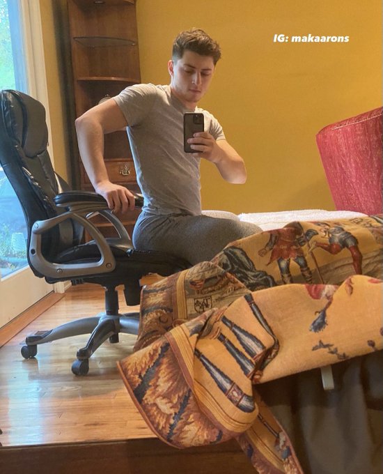 V is for vagina. I mean VOTE** ..get out and vote! Stay safe🖤 https://t.co/x5394DDOkf