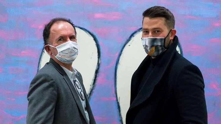 of_art_officiel's tweet photo. Voici le duo fondateur de #OfArt & #MaskOfArt : Lionel Baert (@yobinounet) & Mathieu Allouch (@MathieuAllouch) ! On fait tout ça bénévolement depuis le début, c’est un choix, mais notre rêve : trouver de quoi financer notre projet pour le développer encore plus et encore mieux ! https://t.co/DQD0hkoabQ