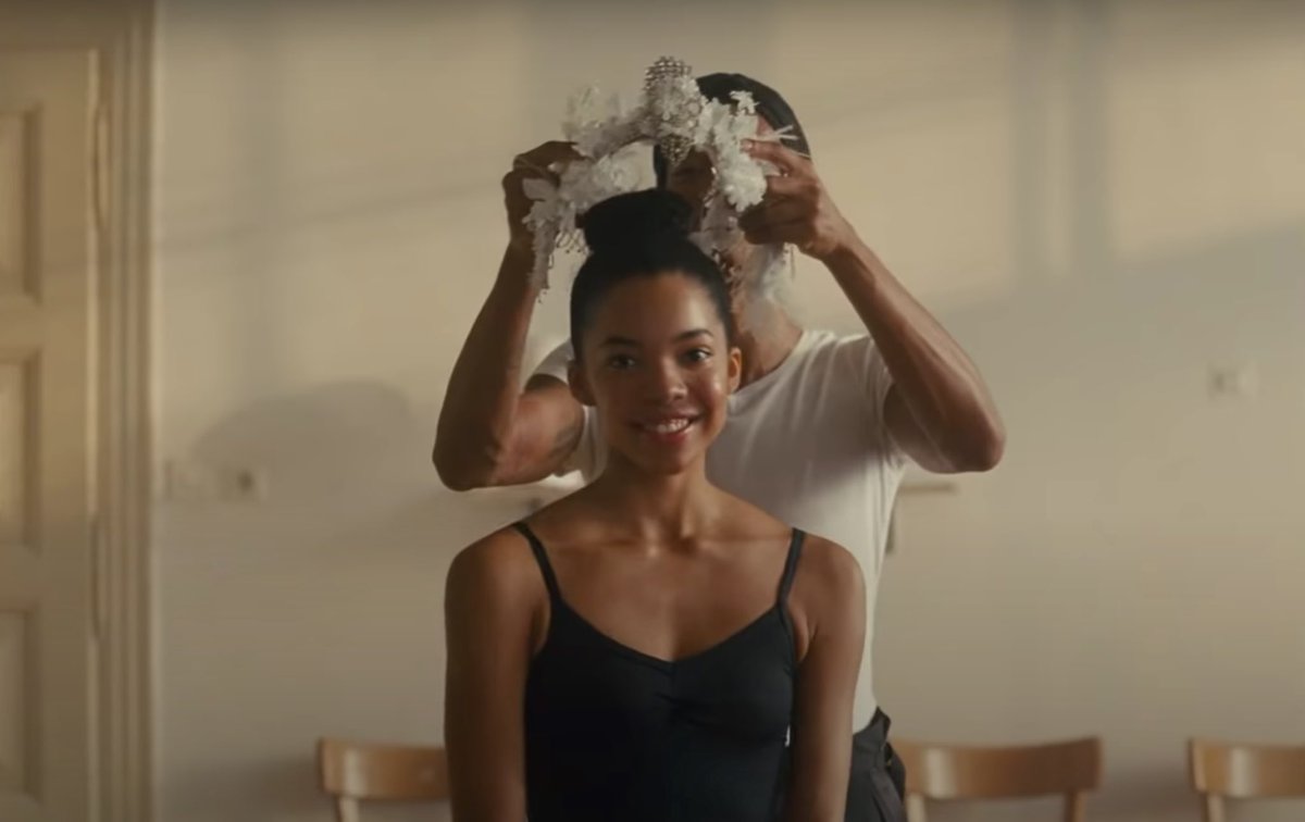 TheatreChaplain's tweet photo. Well, not even the Amazon advert with the priest and imam buying each other knee pads made me cry nearly as much as this! Beautiful. #AmazonAdvert #TheShowMustGoOn #GoFatima #SodCyber #TellRishi https://t.co/zRKeiI1VtD