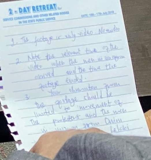 aii_stephen's tweet photo. #LekkiMassaccre 

Something suspicious happened during the sitting of the Lagos Panel of Inquiry today.

One man passed note (see photo and linguistic analysis of contents below) to another man but no one viewed that as unusual.

A thread: https://t.co/cBQH4pQgd5