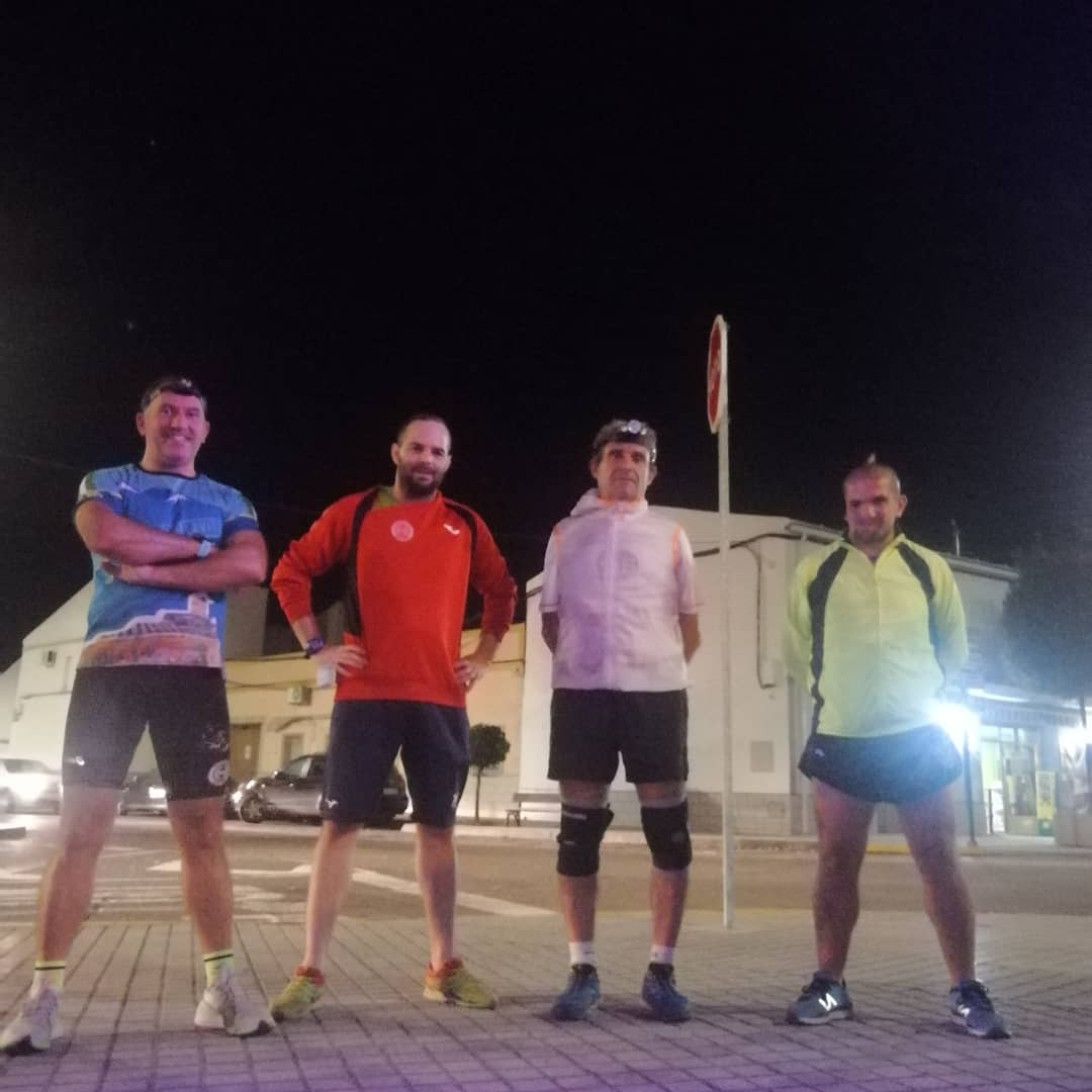 CHIC0's tweet photo. Tarde de #running con muy buena compañía, 😷 #running #runner #trotabad #garmin #runbrands #YoElegiCorrer #TrailRunning #trailrunner #Retrorunning https://t.co/LE3tjVCsnc