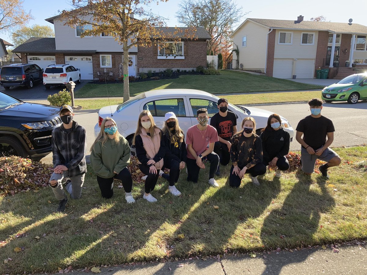 ElkGroveLTS's tweet photo. Thank you to all the #eglts volunteers who used their day off of school to provide lawn care for those in need. Very proud of these #leaders https://t.co/JS8gxfgZgr