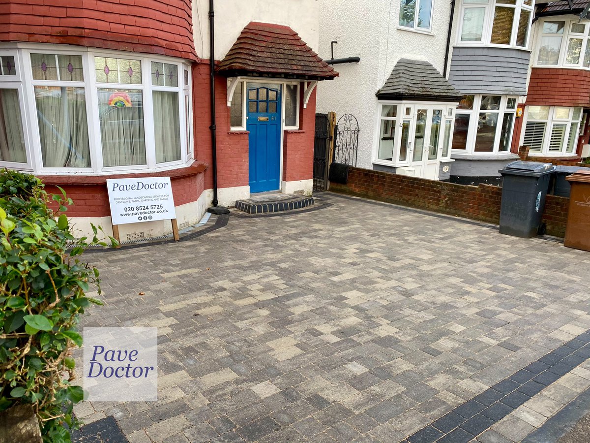PaveDoctor's tweet photo. A new driveway in Chingford with Brett Alpha cobbles in the silver haze colour with a charcoal boarder and a new curved step

#Brett
#Driveway
#PaveDoctor
#Chingford
#London
#E4 https://t.co/InM8ADNXD3