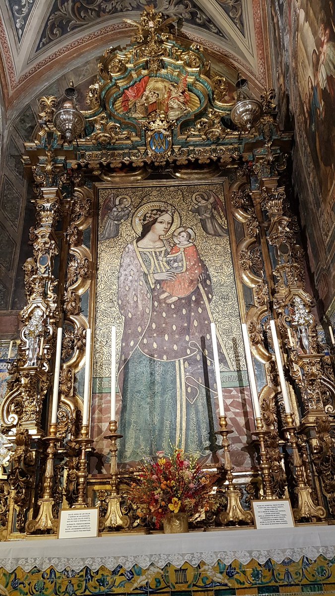 Nuestra señora de Rocamador, en la parroquia de San Lorenzo. Pintura mural del siglo XIV, una de las más antiguas de Sevilla. Una maravilla. @vigiadeisbilya @NikSamotracia @SevillaInsolita