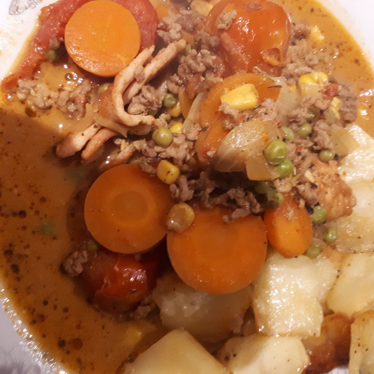 lotsofcooking's tweet photo. Bacon and Mince Curry With Chips #Homemade #Bacon #Beefmince #Curry #Homemadechips https://t.co/zY2Nc3O4Z3