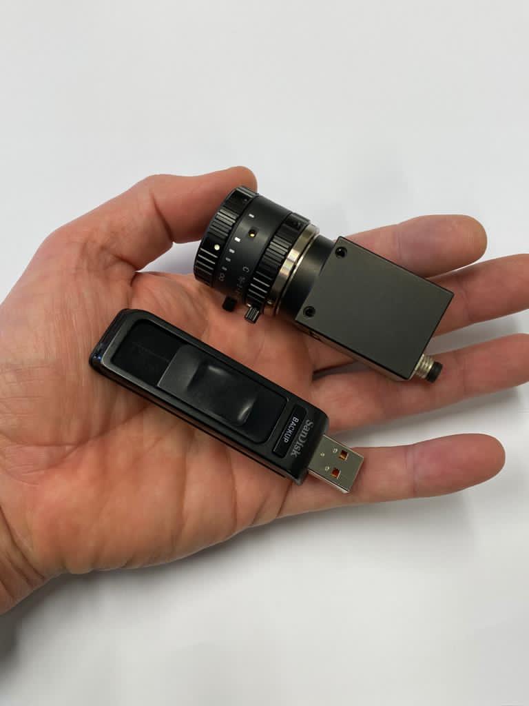 MSTimingUK's tweet photo. Amazing example of the quality from our new start/finish camera which is not much bigger than a flash drive, at 13,000fps this camera really does not lie! Demand the ultimate technology from your timing service partner or contact our team for a quotation #PushingTech #Karting https://t.co/0bfantMSej