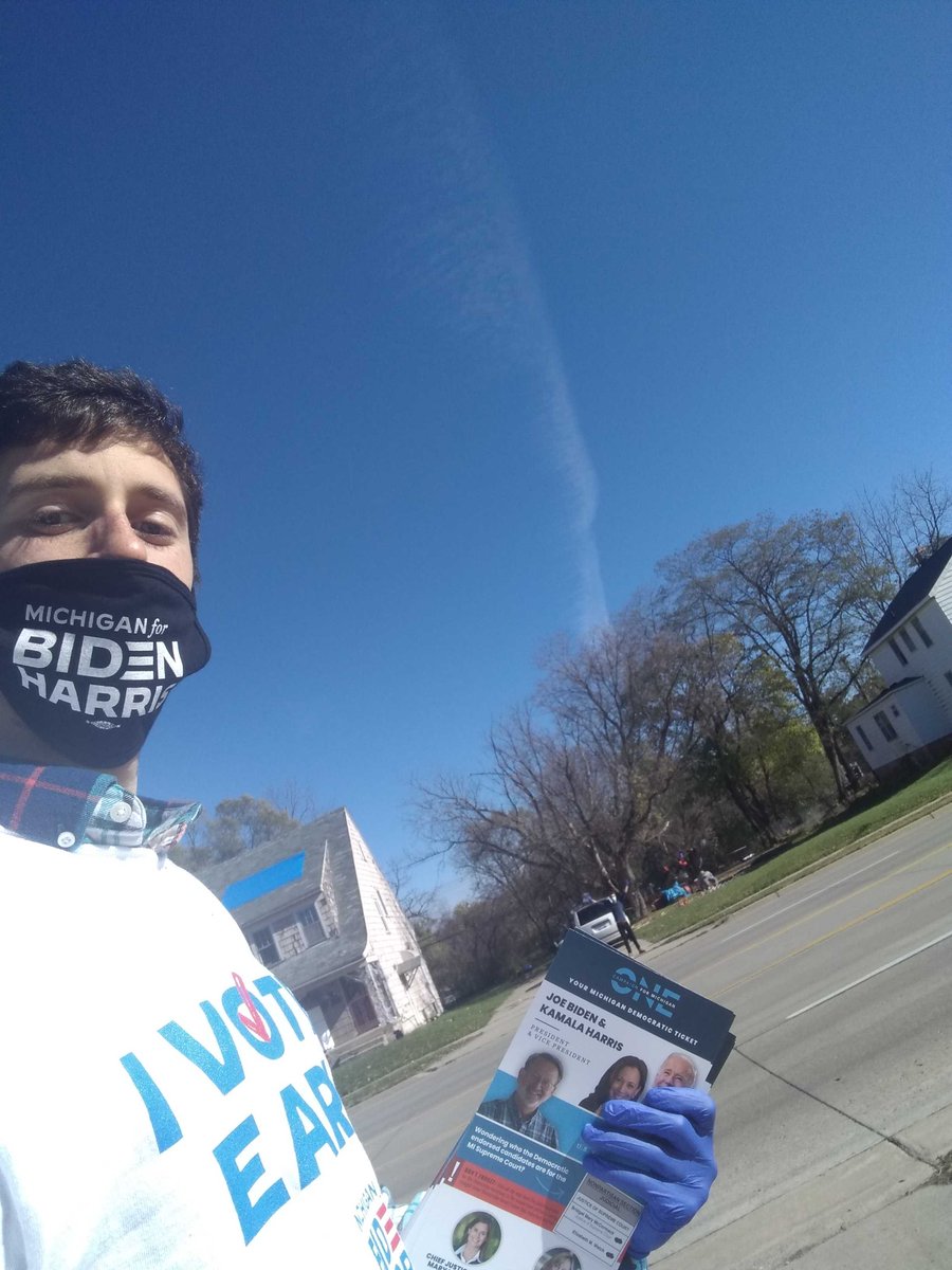 AviMendelson18's tweet photo. #pontiac is getting out the vote @evanmbrook @OneCampaignMI #RidingWithBiden #LeaveNoDoubt https://t.co/h9fG2JtJsu