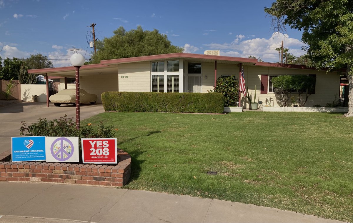 PeterCorbett1's tweet photo. I happened upon this attractive midcentury modern home in North Tempe. There a few others of a similar design in the neighborhood. #modernphoenix https://t.co/Aa3iWg5WRC