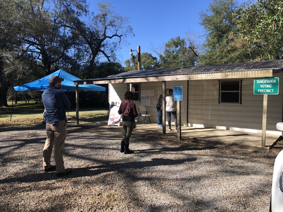 This is Tangipahoa (unincorporated Amite). You can tell this is unusual for this small, rural, standalone precinct. Talked to an older man who’s been voting here 40yrs and has always been able to walk right in. He and his wife drove by 3 times trying to avoid the constant line.